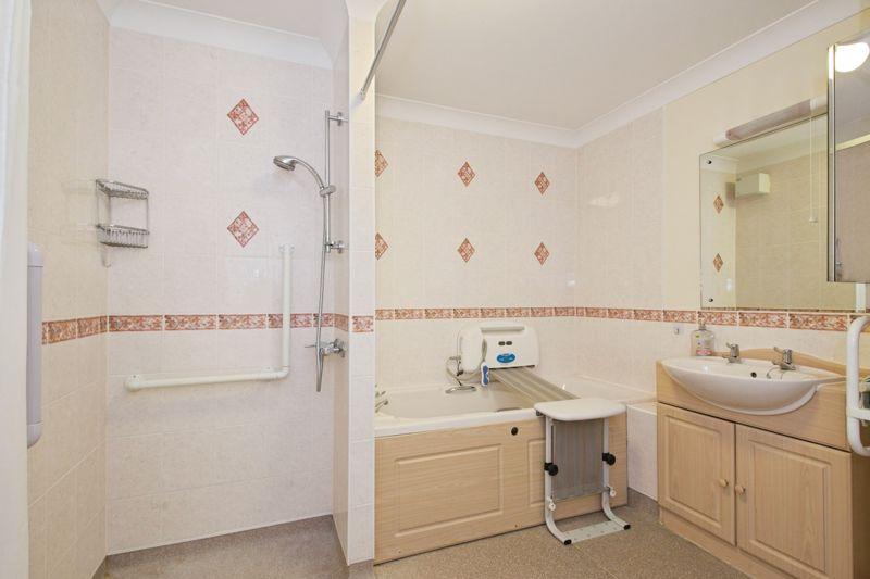 Bath/Wet Room