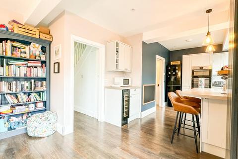 28 Aylesbury Crescent, Bristol, BS3 5NW