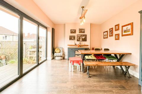 28 Aylesbury Crescent, Bristol, BS3 5NW
