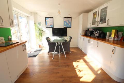 11 Buchanan Drive, Luton, LU2 0RX