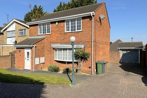 4 bedroom detached house to rent, Needham Road, Luton, Beds, LU4 9HD