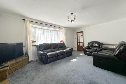 4 bedroom detached house to rent, Needham Road, Luton, Beds, LU4 9HD