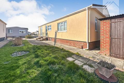 2 bedroom park home for sale, Kings Park, Creek Road, Canvey Island
