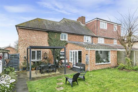 3 Bartons Close, Balsham, Cambridge, CB21 4EA