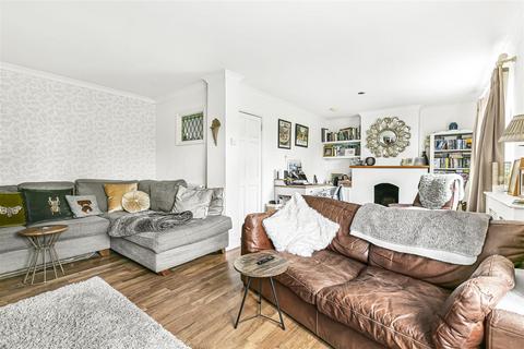 3 Bartons Close, Balsham, Cambridge, CB21 4EA