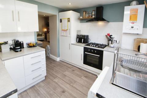 3 bedroom end of terrace house for sale, Brosscroft, Glossop SK13