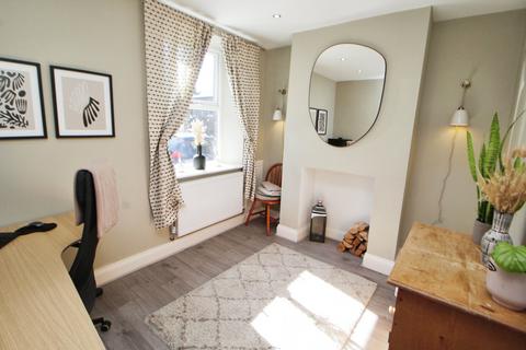 3 bedroom end of terrace house for sale, Brosscroft, Glossop SK13