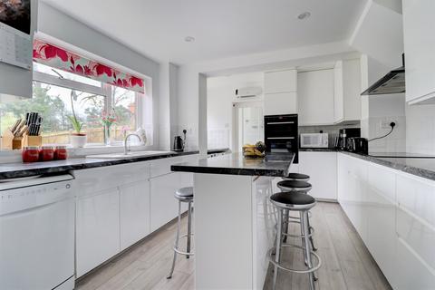 4 bedroom detached house for sale, Hawthorn Crescent, High Wycombe HP15
