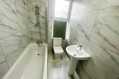 4 bedroom terraced house to rent, Fabian Street, London E6