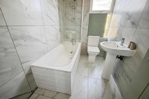 4 bedroom terraced house to rent, Fabian Street, London E6
