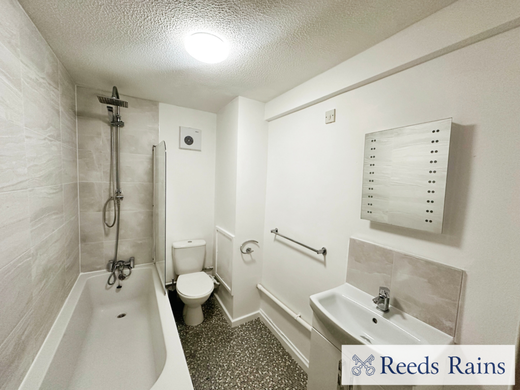 Apartment in Salford, Kersal - More