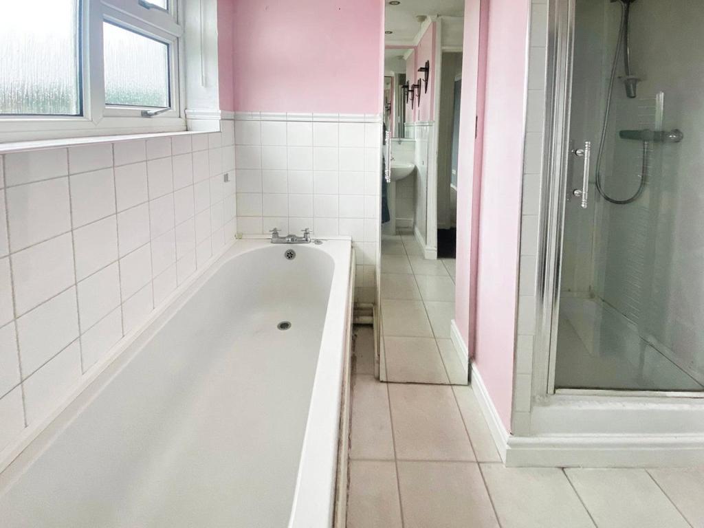 Bathroom/Shower