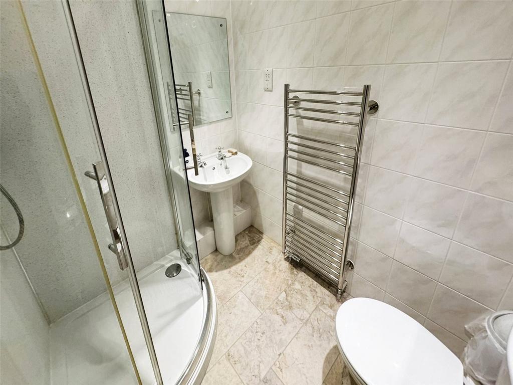 2nd Shower Room