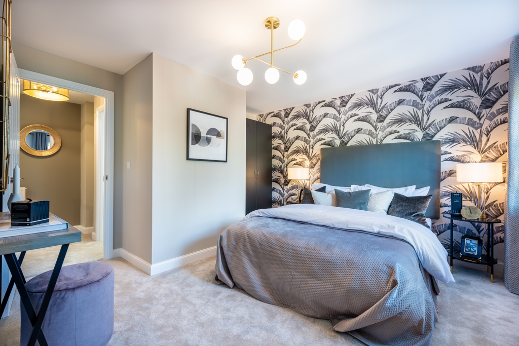 Main bedroom with en suite