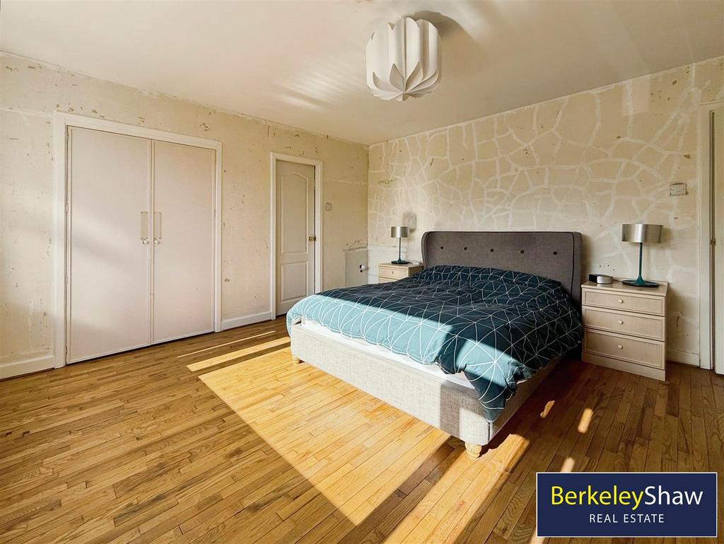 Bedroom 1 (ensuite)