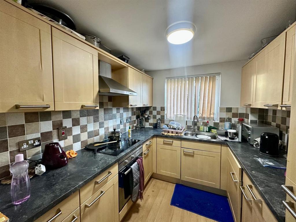 Kitchen 2.jpg