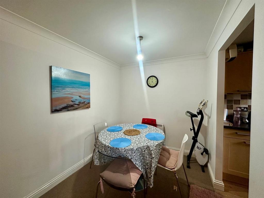 Lounge 3.jpg