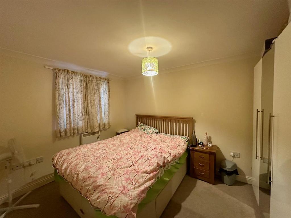 Bed 1.jpg