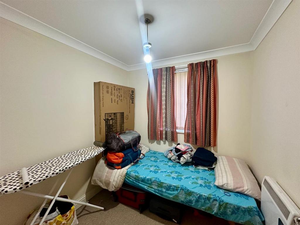 Bed 2.jpg
