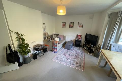 2 bedroom flat to rent, St. Johns Park, London, SE3