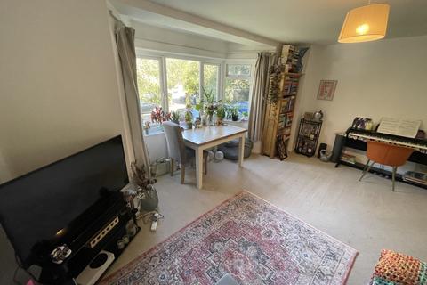 2 bedroom flat to rent, St. Johns Park, London, SE3