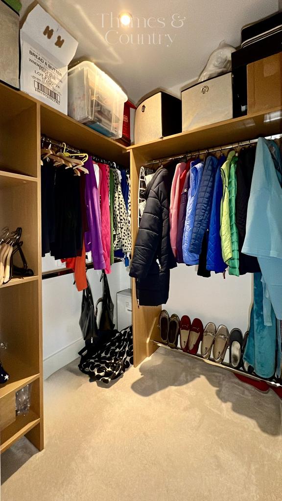 Walkin wardrobe