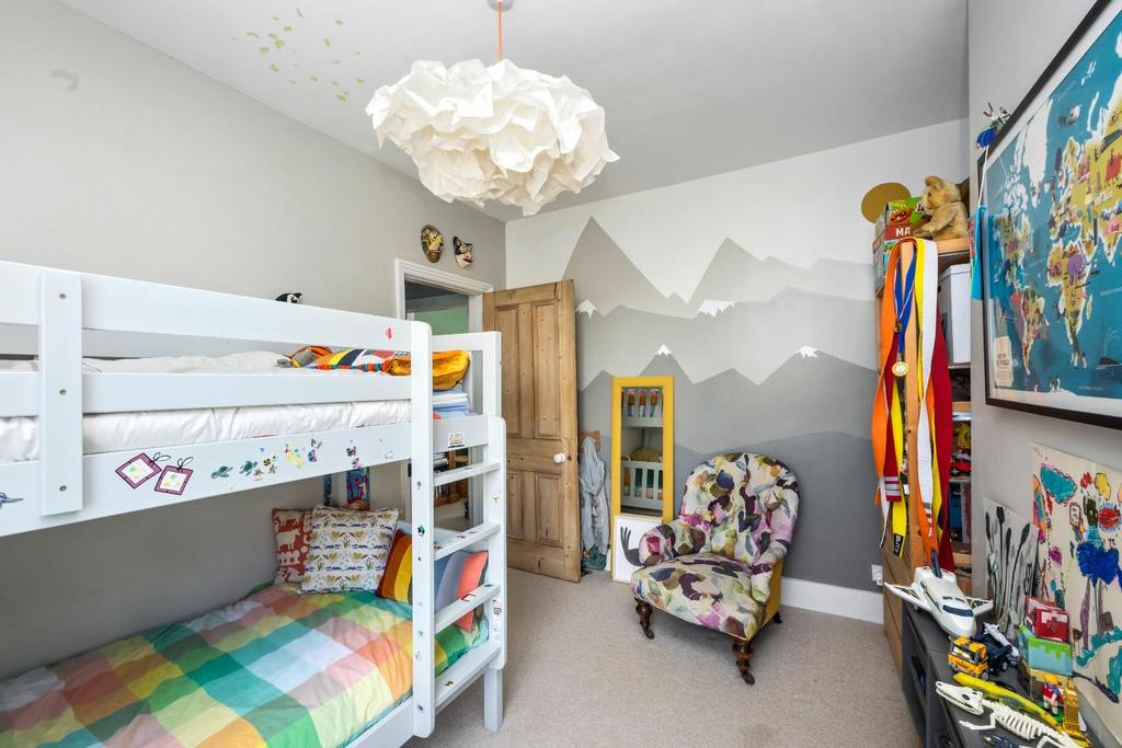 Bedroom (17).JPG