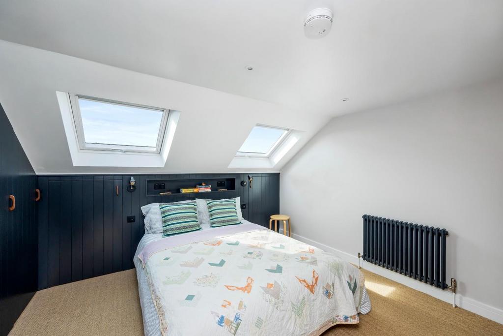 Bedroom (12).JPG