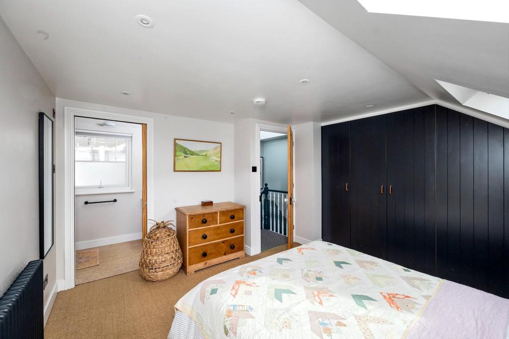 Bedroom (19).JPG