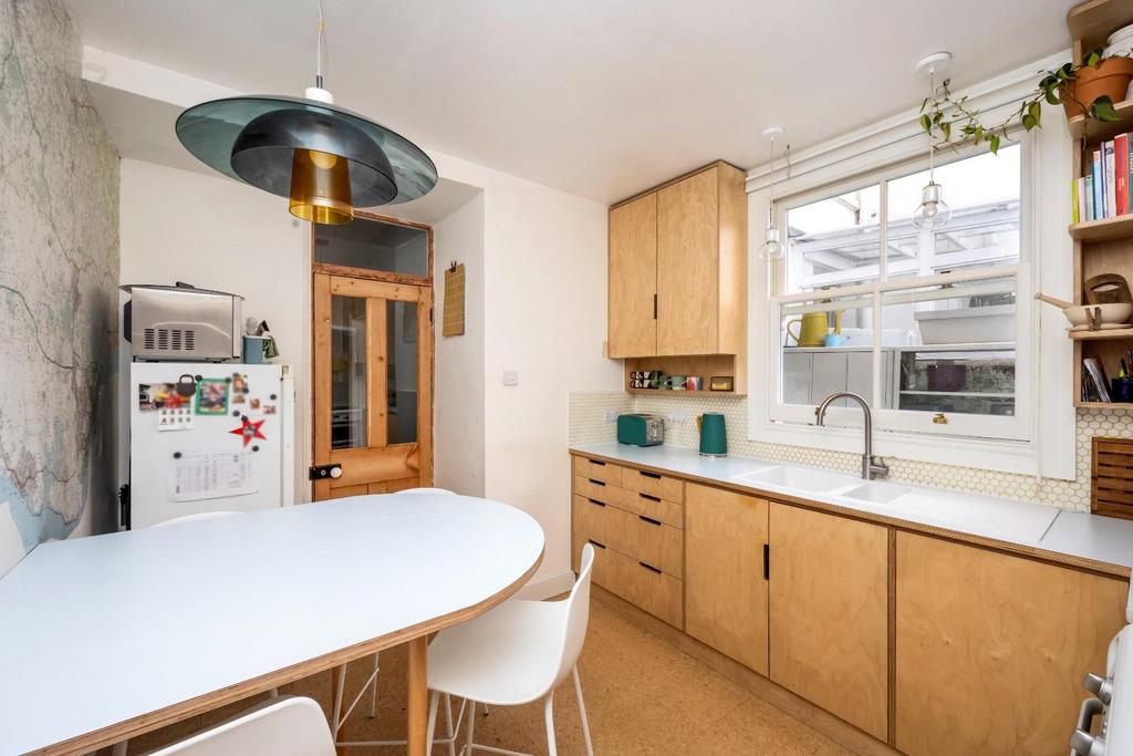 Kitchen (1).JPG