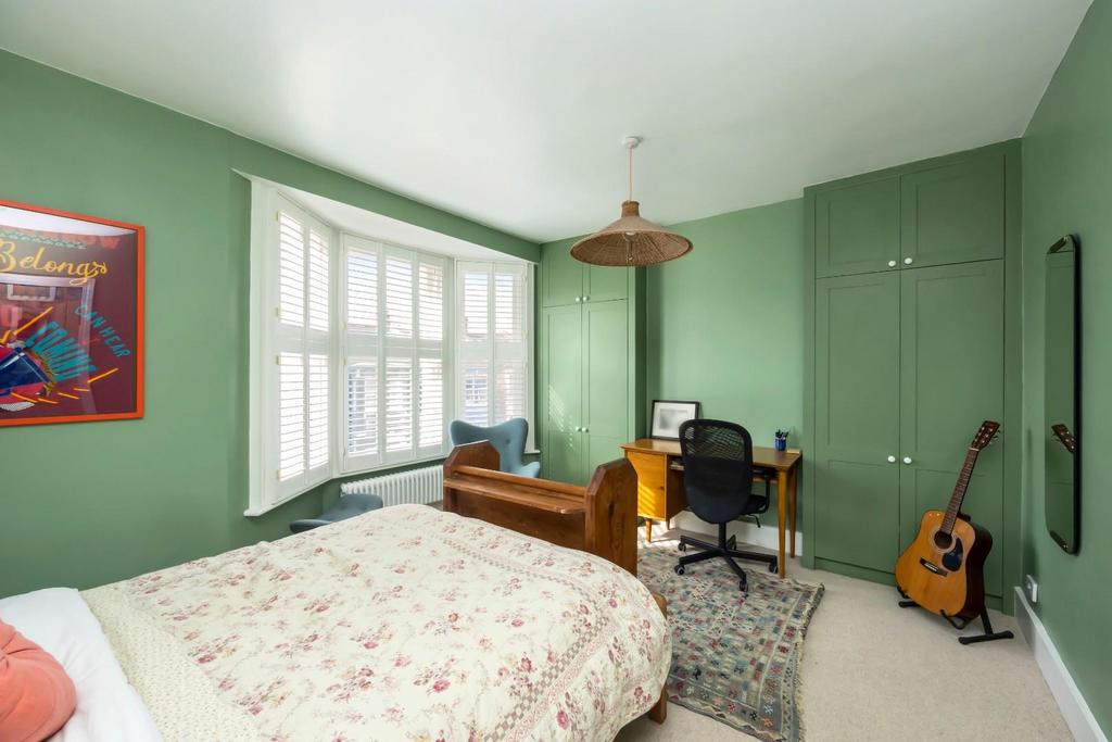 Bedroom (1).JPG