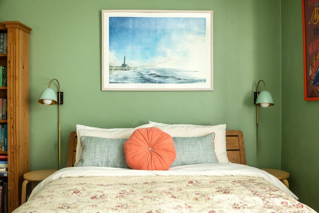 Bedroom (15).JPG
