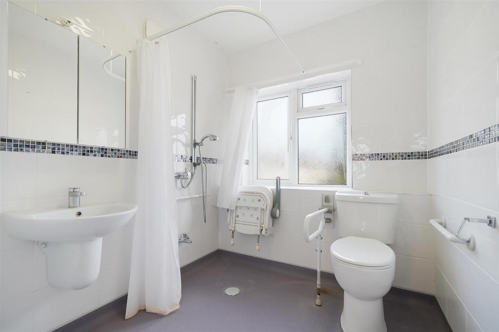 200 Whitton Avenue East - 3 DITPup TCyr I0 AXmp DQY.jpg