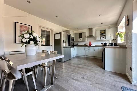 80 Bramble Tye, Laindon, Basildon, SS15 5GS