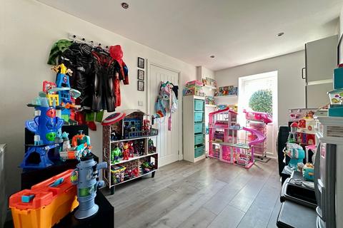 80 Bramble Tye, Laindon, Basildon, SS15 5GS