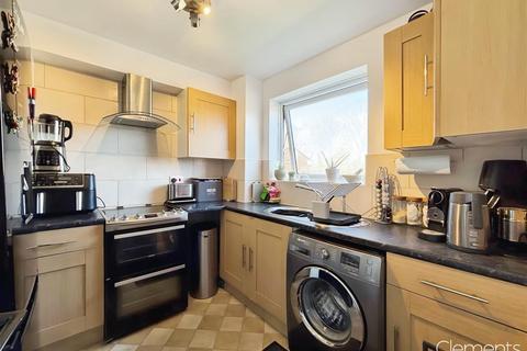 2 bedroom flat for sale, Valley Green, Hemel Hempstead HP2