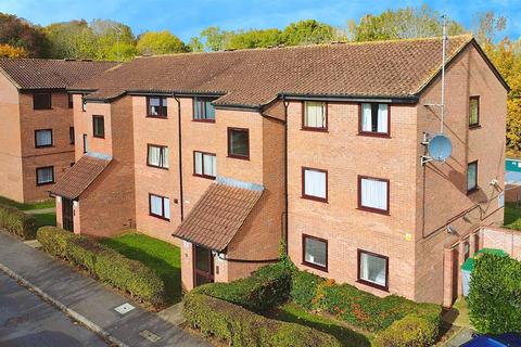 2 bedroom flat for sale, Valley Green, Hemel Hempstead HP2