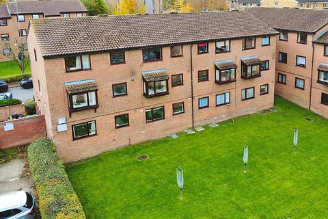 2 bedroom flat for sale, Valley Green, Hemel Hempstead HP2