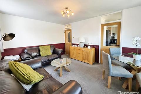 2 bedroom flat for sale, Valley Green, Hemel Hempstead HP2