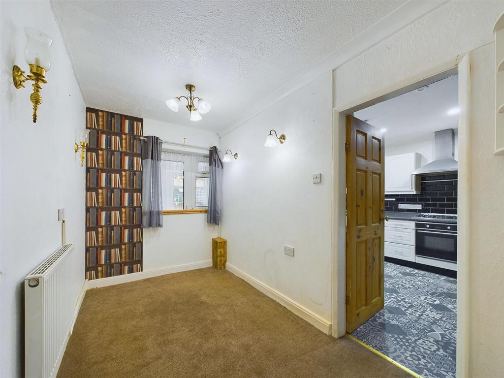 Dining room: