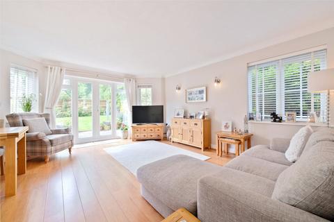 6 Wallace Grove, Three Mile Cross, Reading, RG7 1EZ