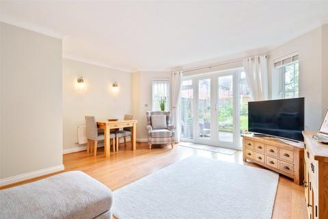 6 Wallace Grove, Three Mile Cross, Reading, RG7 1EZ