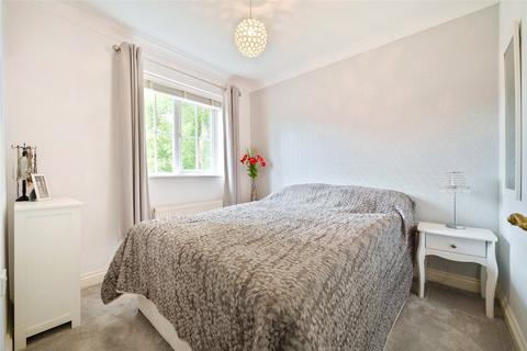 6 Wallace Grove, Three Mile Cross, Reading, RG7 1EZ