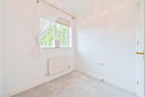 6 Wallace Grove, Three Mile Cross, Reading, RG7 1EZ