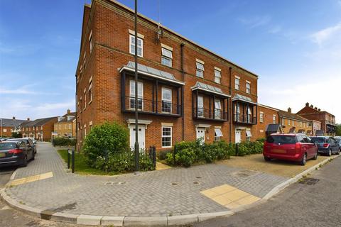 16e Bowthorpe Drive, Brockworth, Gloucester, GL3 4FS