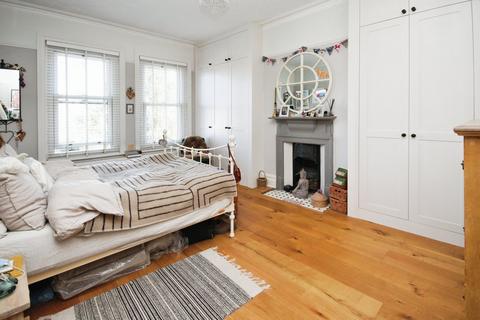 Flat 2, 17 Snowdon Road, Bournemouth, BH4 9HL