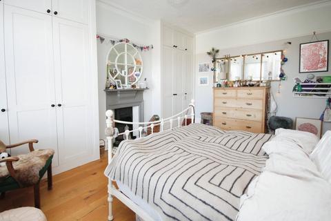 Flat 2, 17 Snowdon Road, Bournemouth, BH4 9HL