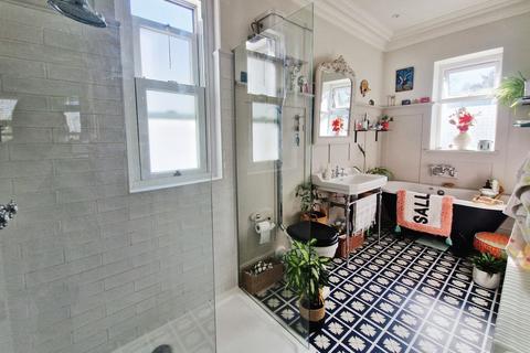 Flat 2, 17 Snowdon Road, Bournemouth, BH4 9HL