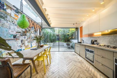 4 bedroom house for sale, Lockhurst Street, London E5