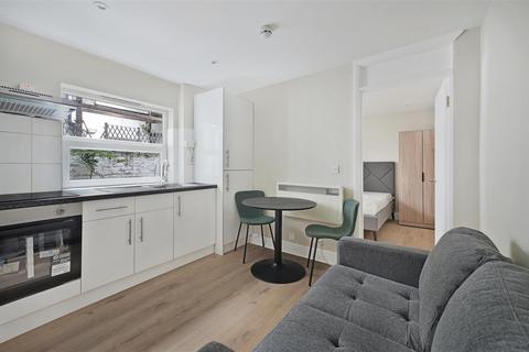 1 bedroom flat to rent, Cheniston Gardens, London W8